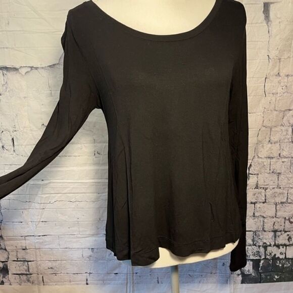 Old Navy top - Picture 2 of 4